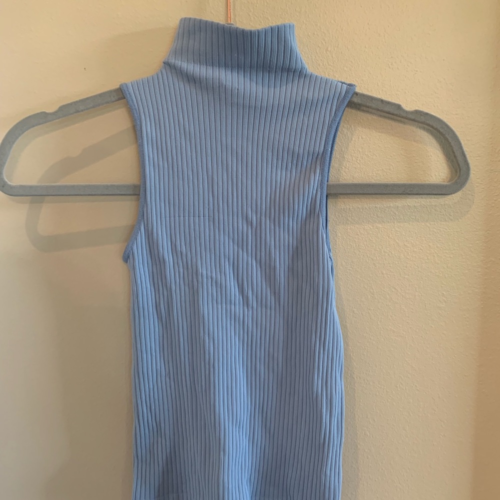 2 Tight tank tops